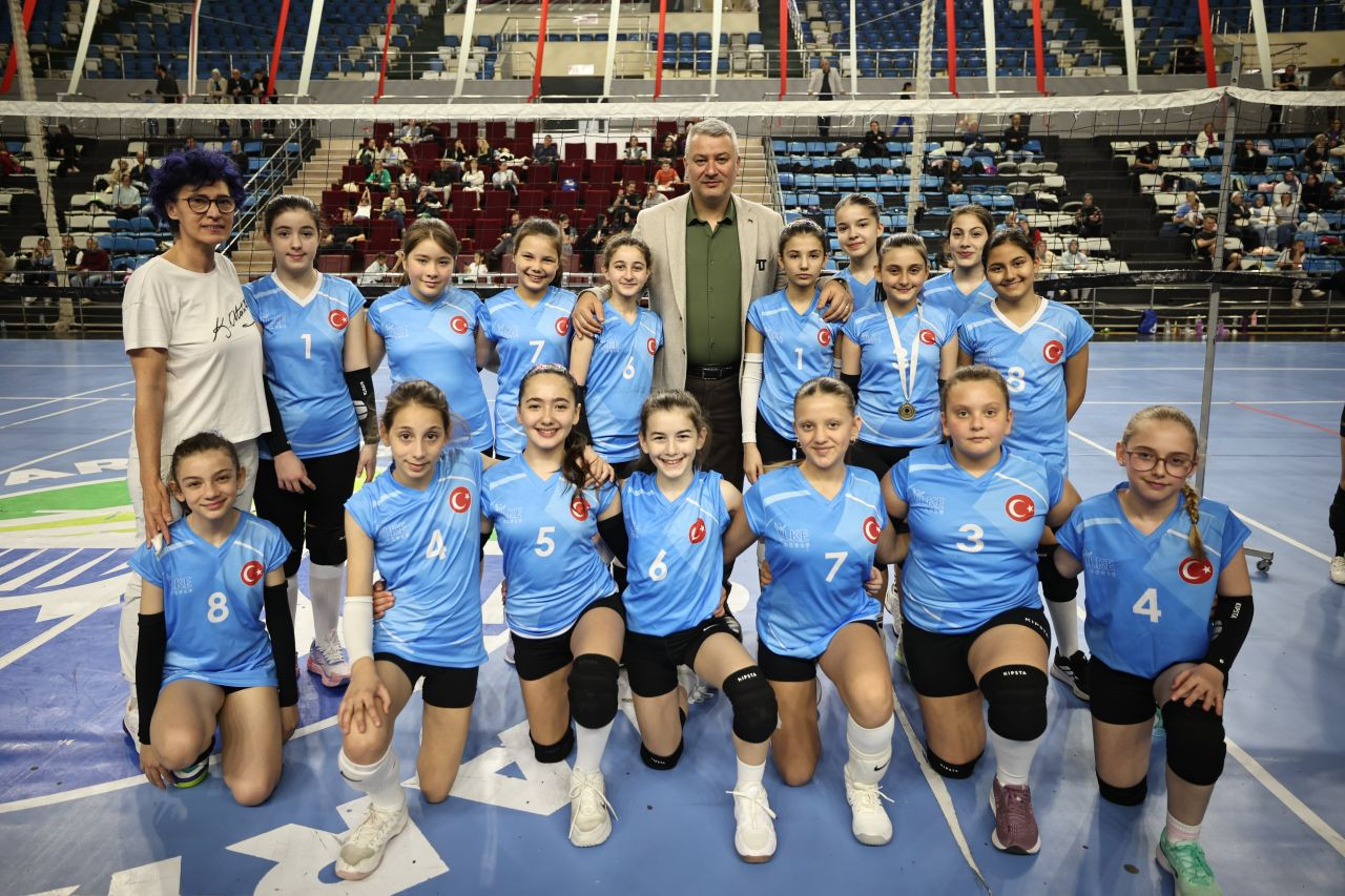 Serdivan’da 23 Nisan Coşkusu: Mini Voleybol Şenliği 749 Sporcu ile Renklendi! - Sayfa 4