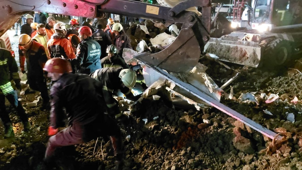 Akaryakıt İstasyonunda Heyelan: 2'si Çocuk 3 Kişi Göçük Altında - Sayfa 2