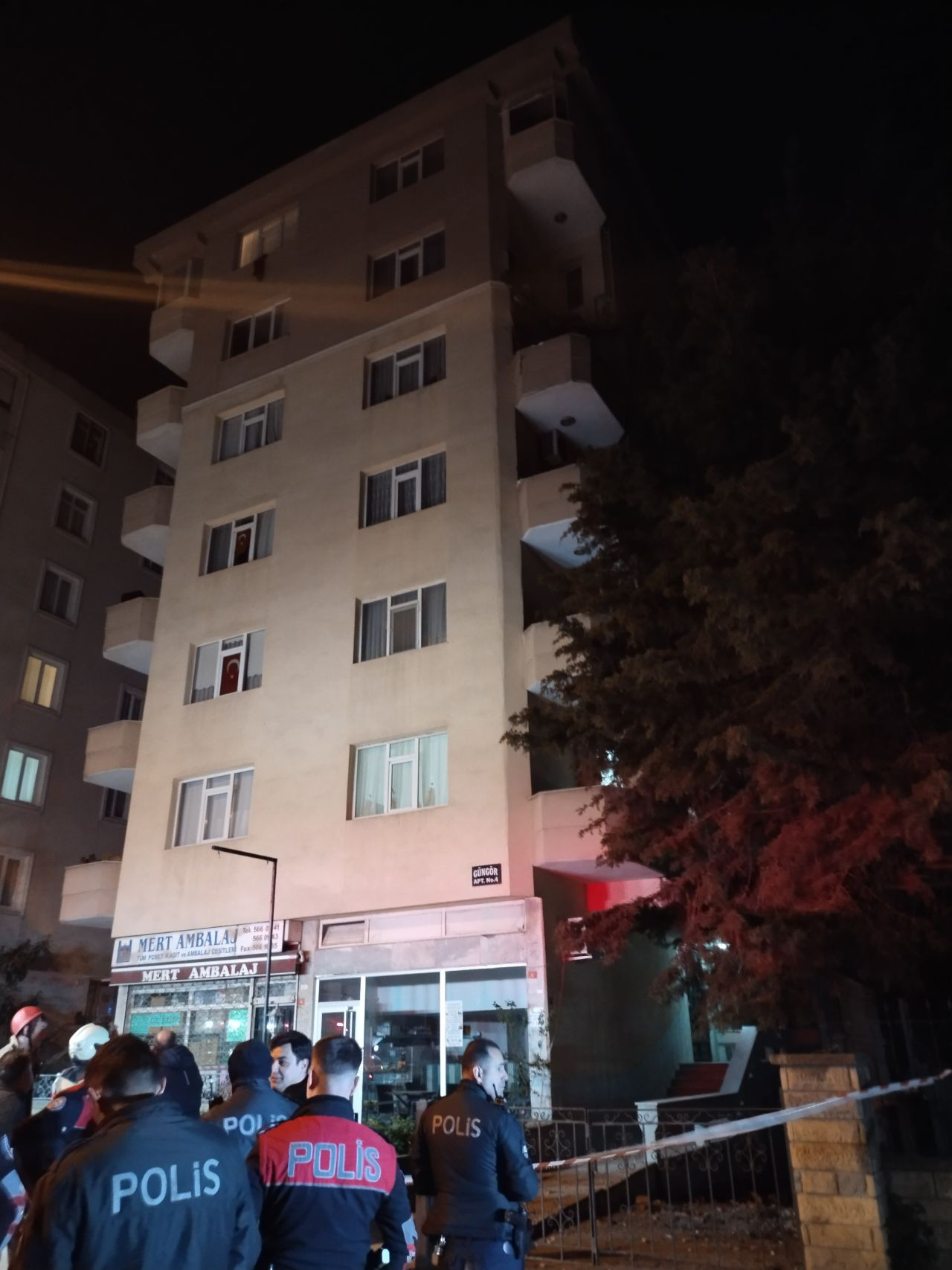 Kadıköy'de Balkon Çöktü, Bina Tedbiren Boşaltıldı - Sayfa 4