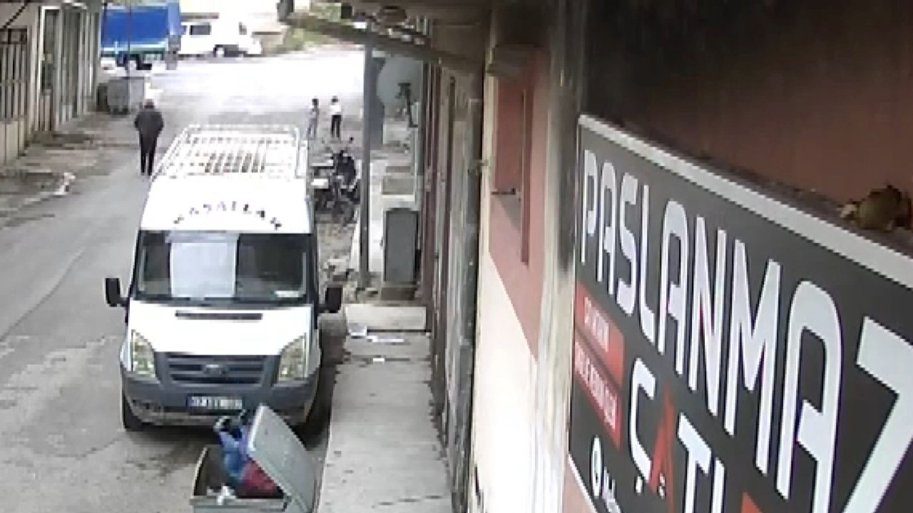 2'nci Kattan Çöp Konteynerine Düşen Bebek Güvenlik Kamerasına Yansıdı