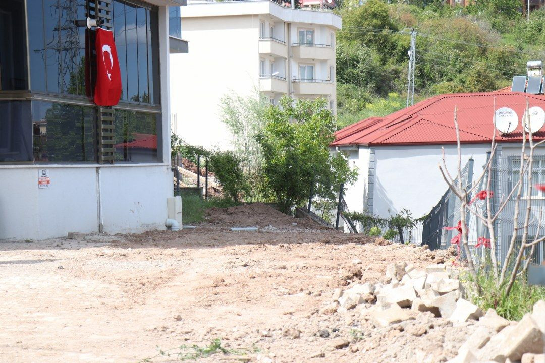 Yıkılma Riski Taşıyan Binaya Kaya ve Toprakla Destek! - Sayfa 2