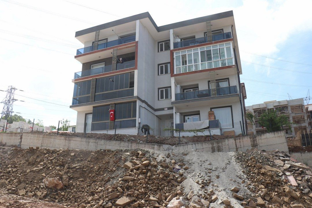 Yıkılma Riski Taşıyan Binaya Kaya ve Toprakla Destek! - Sayfa 3