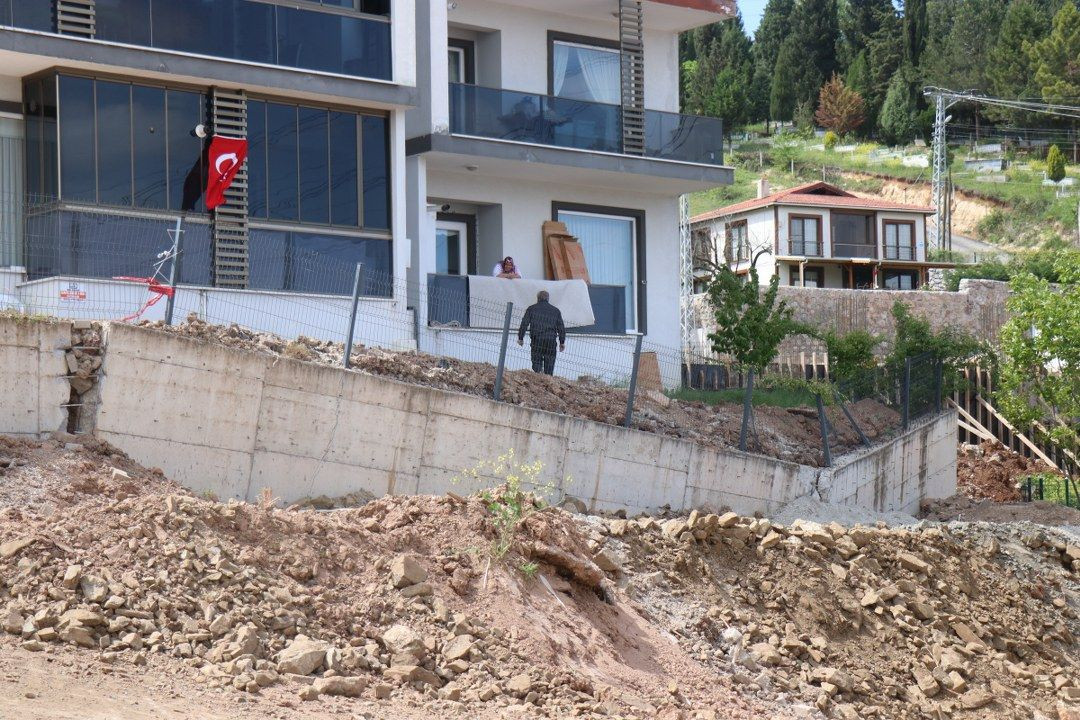 Yıkılma Riski Taşıyan Binaya Kaya ve Toprakla Destek! - Sayfa 5