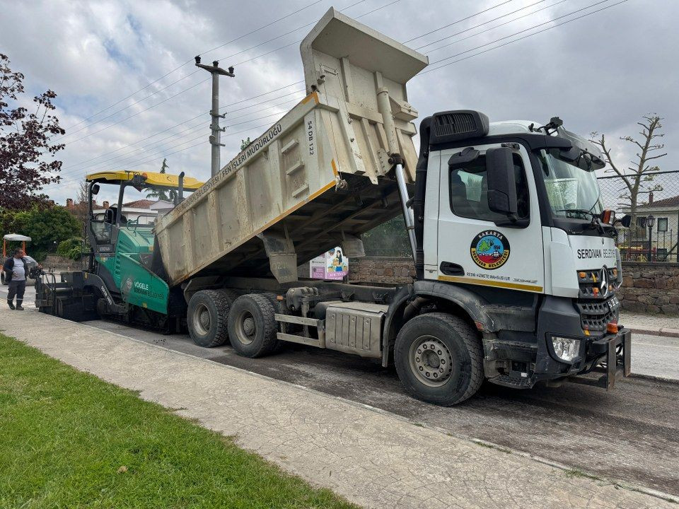 Serdivan’da Asfalta İlk Adım: 310. Sokak'ta Hummalı Hazırlık! - Sayfa 1