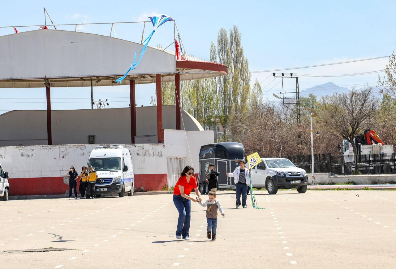 Van’da özel çocuklar için uçurtma şenliği düzenlendi - Sayfa 2