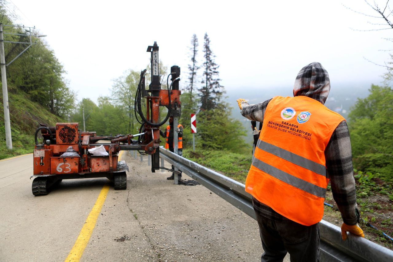 Büyükşehir Belediyesi’nden Akyazı’ya Güvenli Ulaşım: Taşyatak Mahallesi’ne Çelik Bariyer! - Sayfa 8