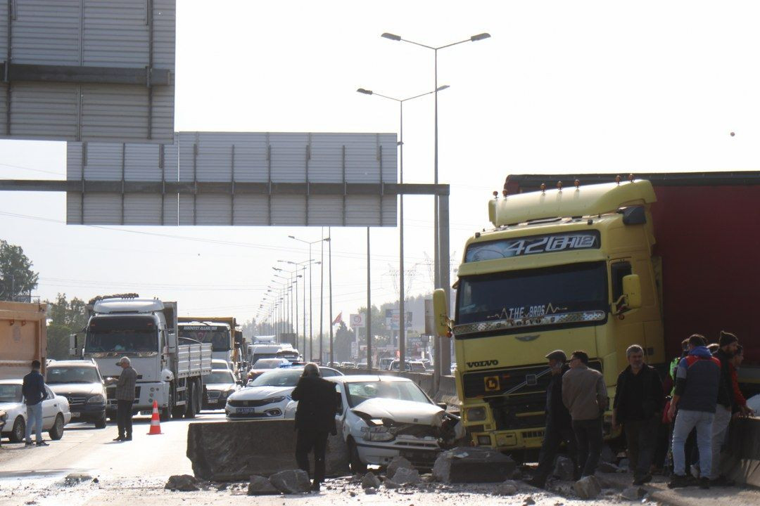 D-100’de TIR Dehşeti: Karşı Şeride Geçti, Zincirleme Kaza Kaçınılmaz Oldu! - Sayfa 6