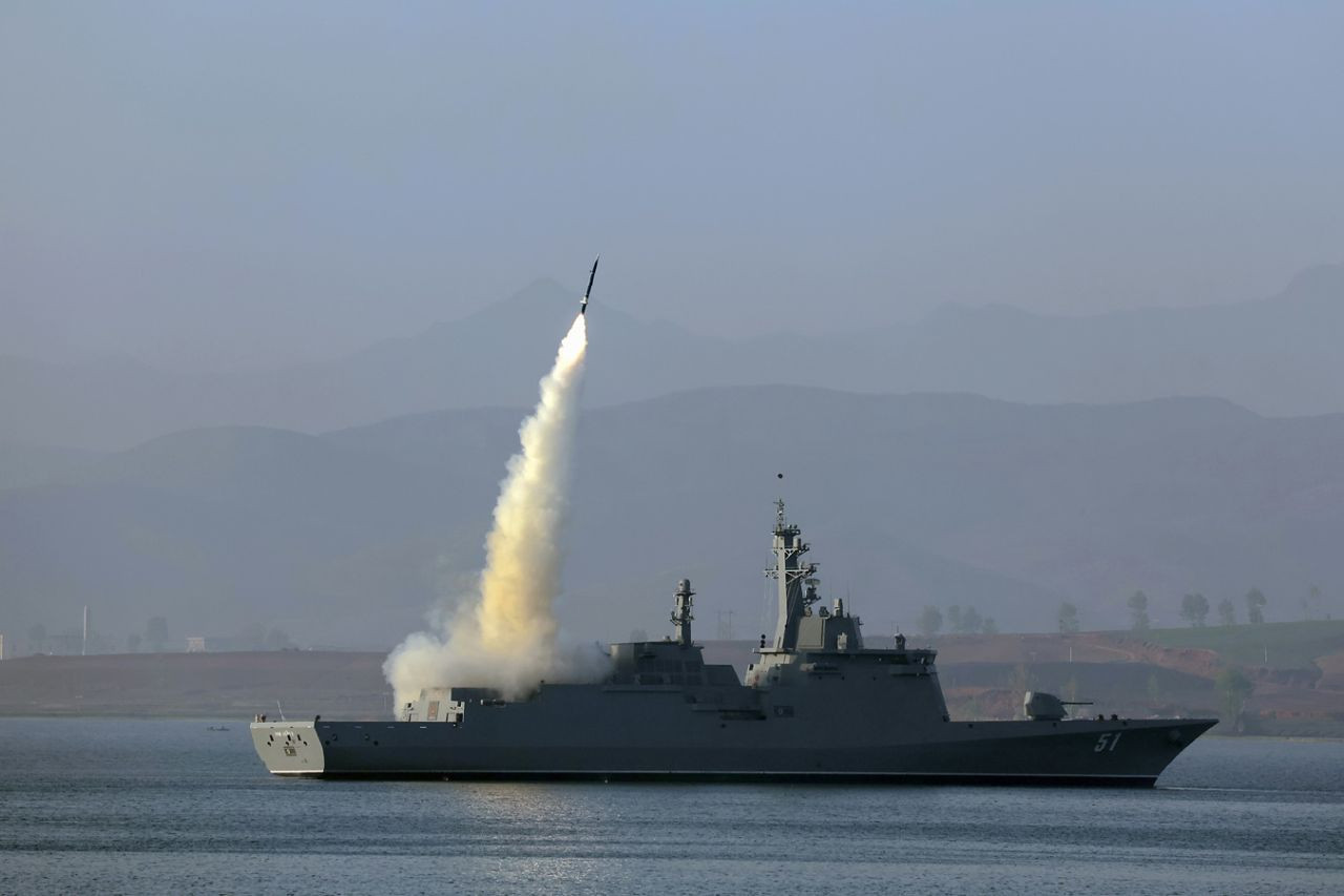 Kuzey Kore Yeni Savaş Gemisindeki Füze Ve Top Sistemlerinin İlk Test Atışını Gerçekleştirdi - Sayfa 1