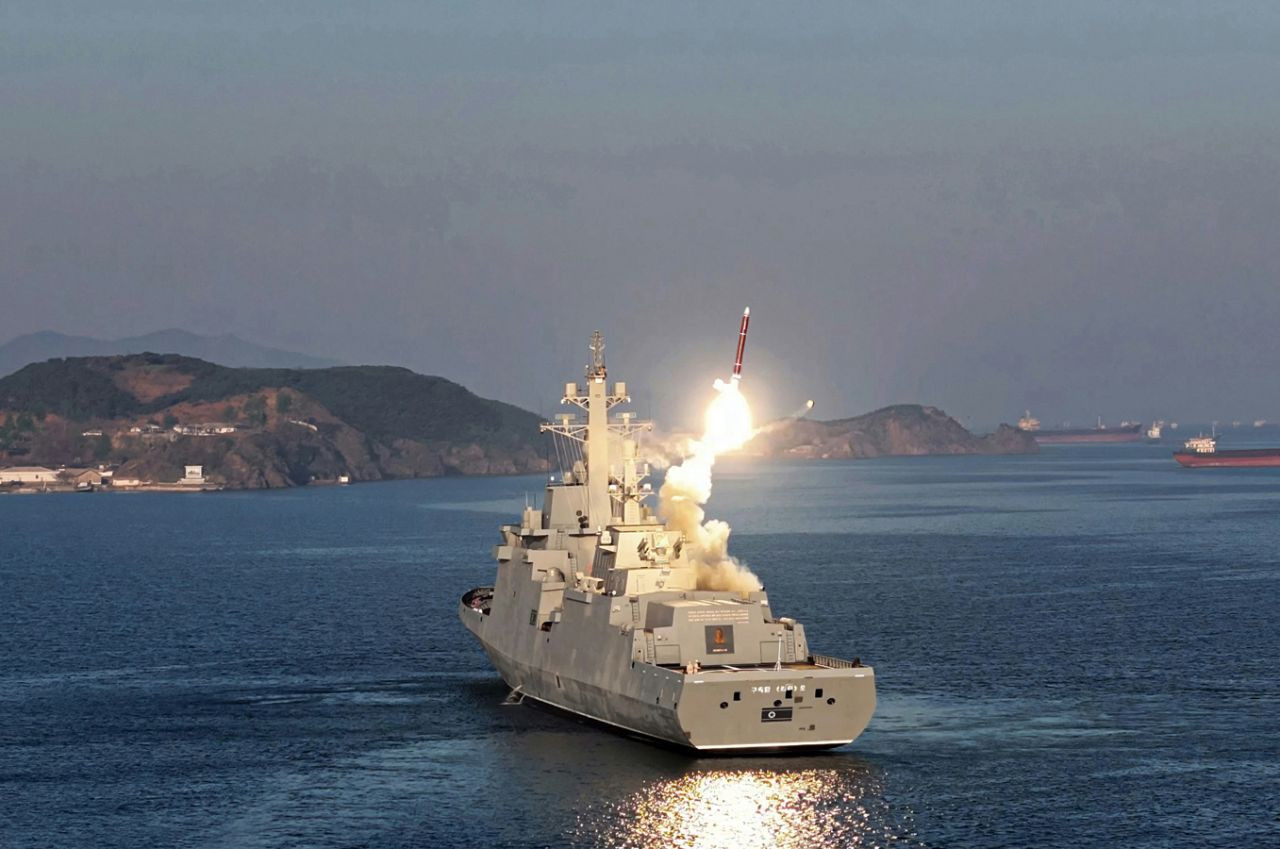 Kuzey Kore Yeni Savaş Gemisindeki Füze Ve Top Sistemlerinin İlk Test Atışını Gerçekleştirdi - Sayfa 6