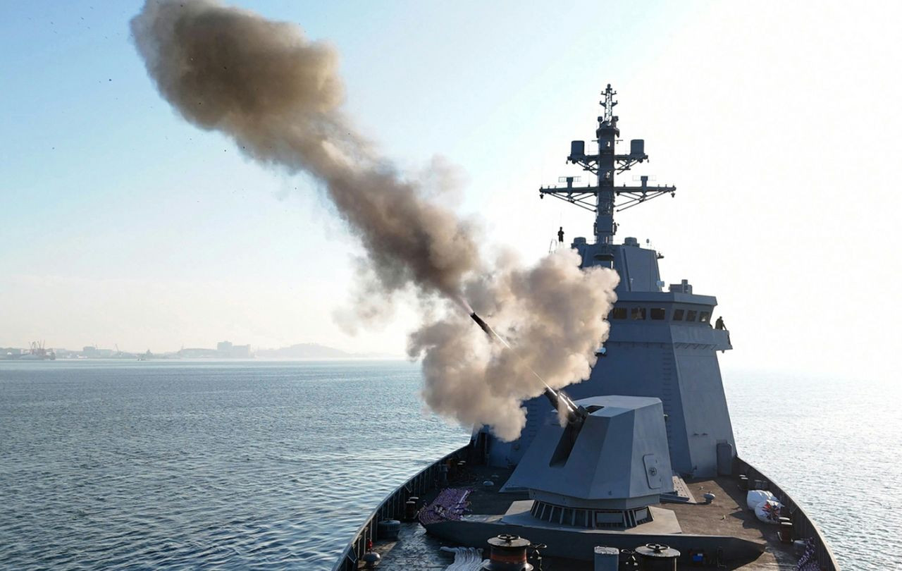 Kuzey Kore Yeni Savaş Gemisindeki Füze Ve Top Sistemlerinin İlk Test Atışını Gerçekleştirdi - Sayfa 9