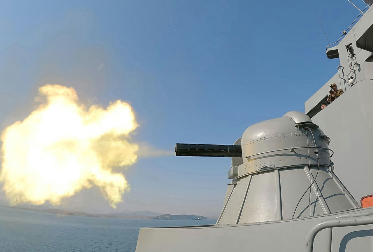 Kuzey Kore Yeni Savaş Gemisindeki Füze Ve Top Sistemlerinin İlk Test Atışını Gerçekleştirdi - Sayfa 10