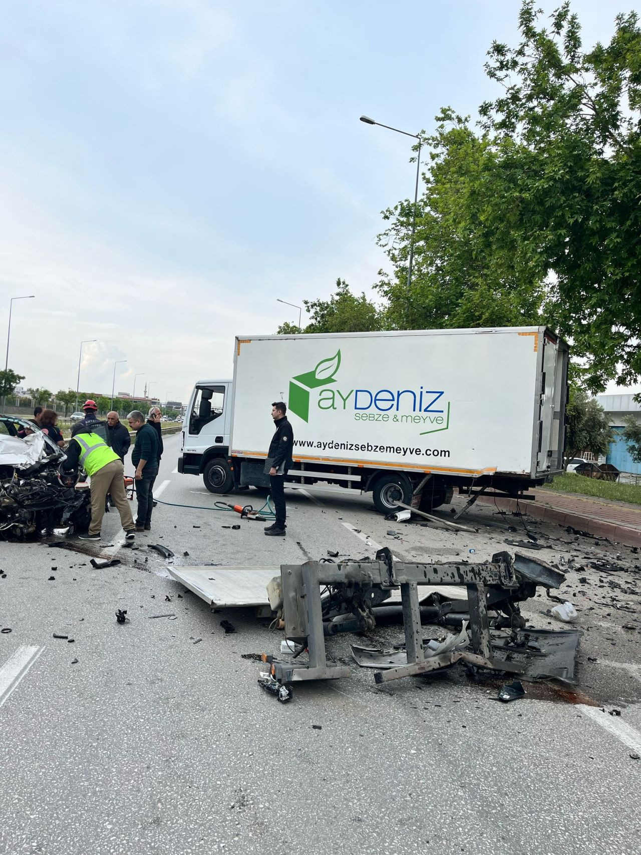 Park Halindeki Kamyonete Çarpan Otomobil Hurdaya Döndü, Genç Sürücüsü Hayatını Kaybetti! - Sayfa 4