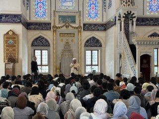 Japonya'da 350 Lise Öğrencisi İslam'ı Öğrenmek İçin Tokyo Camii'ni Ziyaret Etti - Sayfa 2