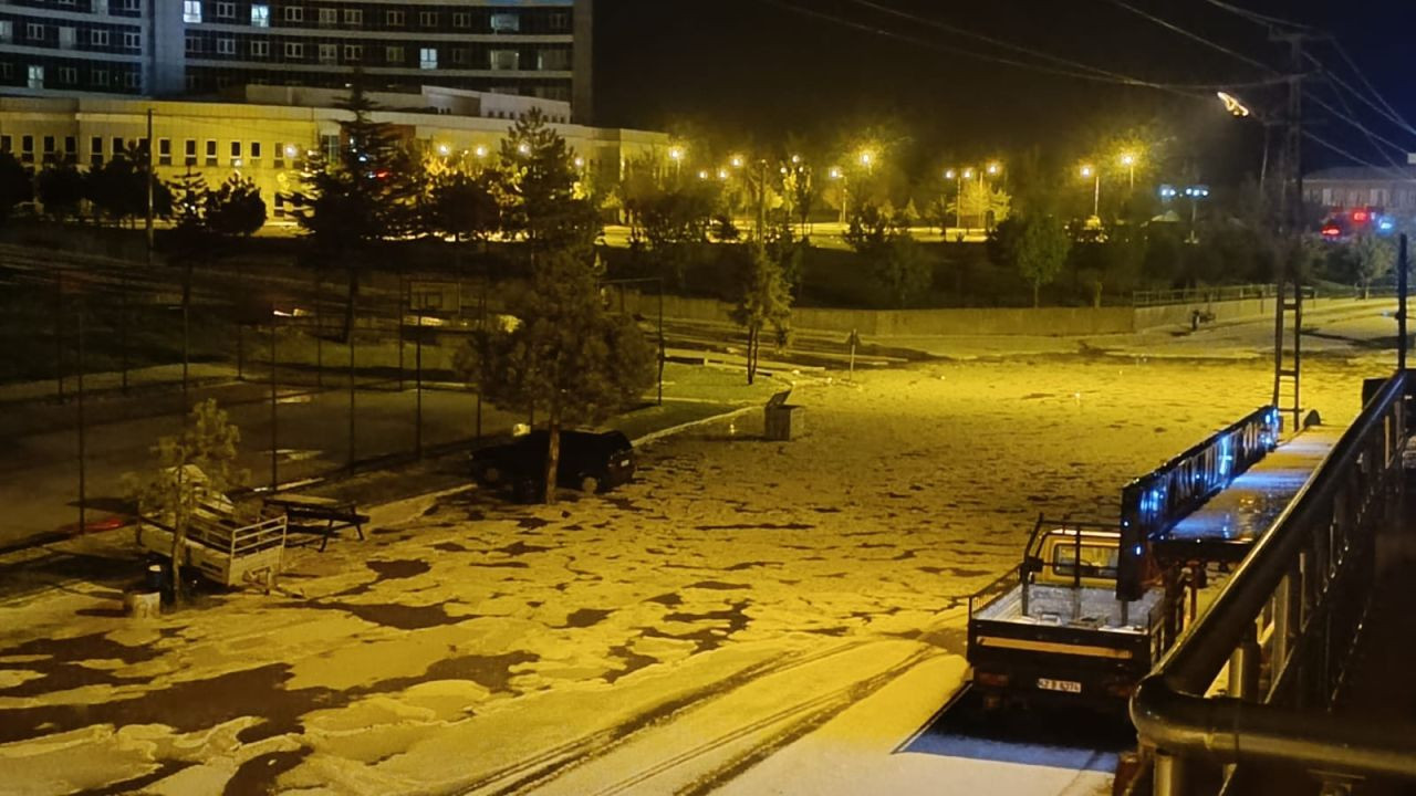 Konya'da dolu yağışı, yol ve açık alanlar beyaza büründü - Sayfa 2