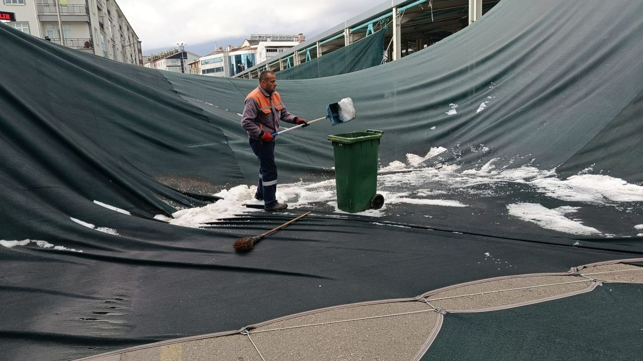 Konya'da dolu yağışı, yol ve açık alanlar beyaza büründü - Sayfa 1