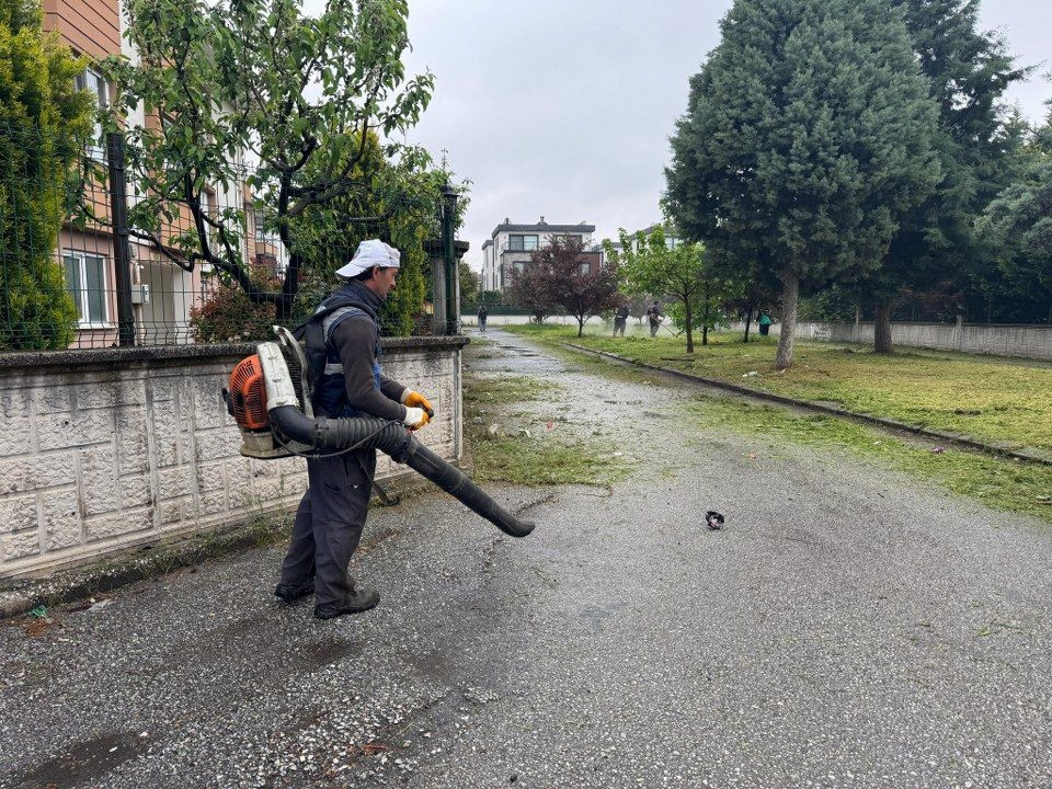 Serdivan’da Temizlik ve Düzenleme Mesaisi Sürüyor - Sayfa 4