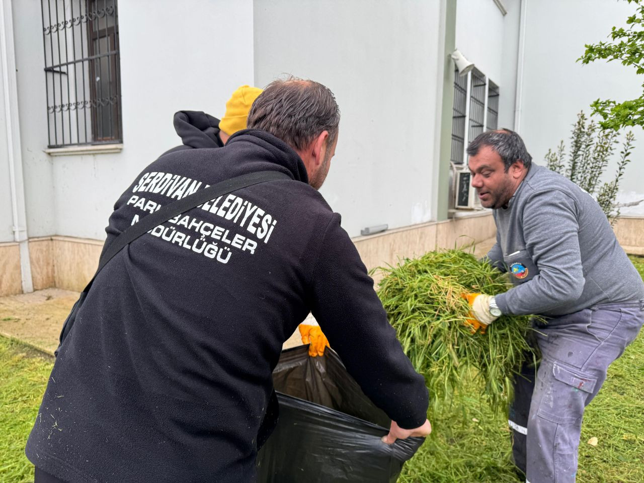 Serdivan’da Temizlik ve Düzenleme Mesaisi Sürüyor - Sayfa 1