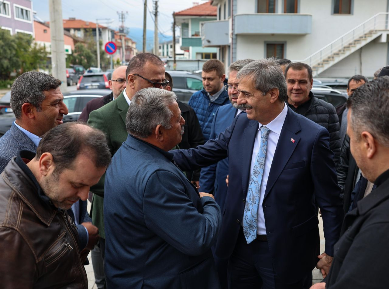 Başkan Alemdar’dan Geyve’ye Asfalt Müjdesi: Çalışmalar Yaz Boyu Sürecek! - Sayfa 12