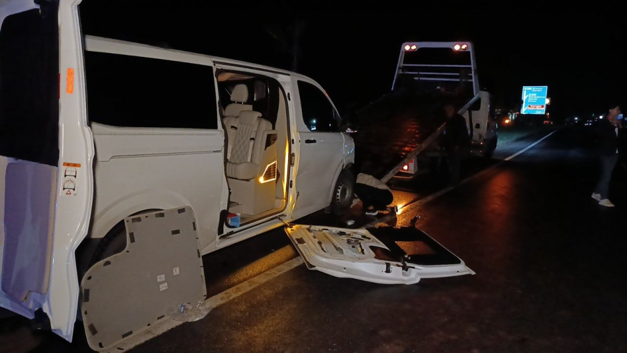 Antalya'da Aynı Firmaya Ait 2 Tur Aracı Çarpıştı, 4’ü Turist 6 Kişi Yaralandı - Sayfa 3