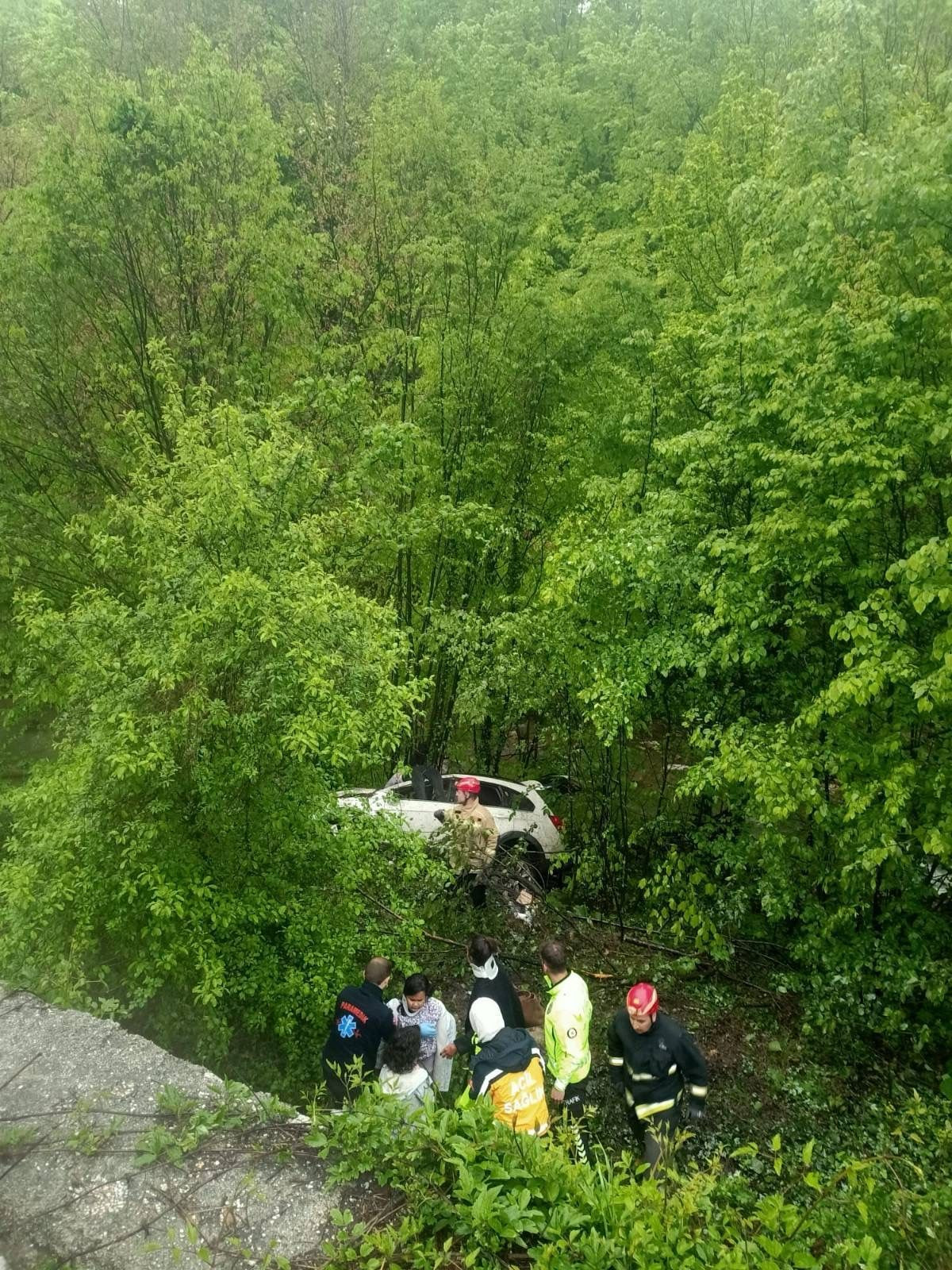 Bursa'da Kontrolden Çıkan Araç Ormana Uçtu: 1 Ölü, 3 Yaralı - Sayfa 2