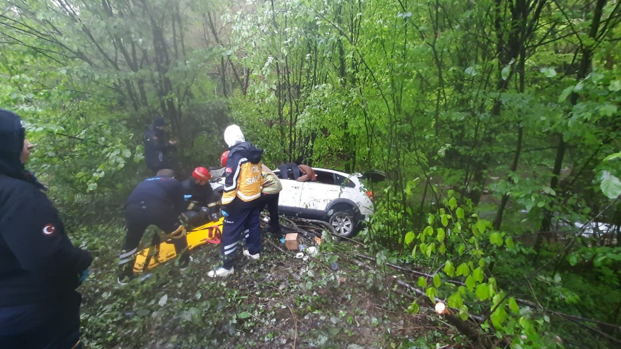 Bursa'da Kontrolden Çıkan Araç Ormana Uçtu: 1 Ölü, 3 Yaralı