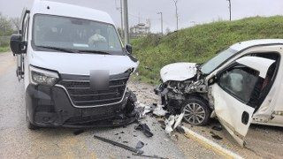 Bursa'da İşçileri Taşıyan Servis Minibüsü İle Hafif Ticari Araç Çarpıştı: 13 Yaralı - Sayfa 1