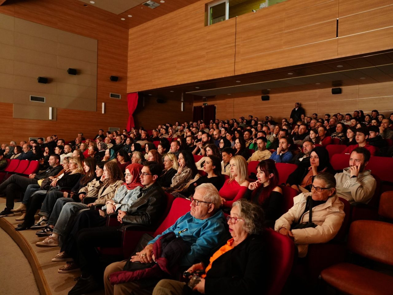 Düzce'de ‘Haydi Koş Karına' Tiyatroseverlerle Buluştu - Sayfa 4