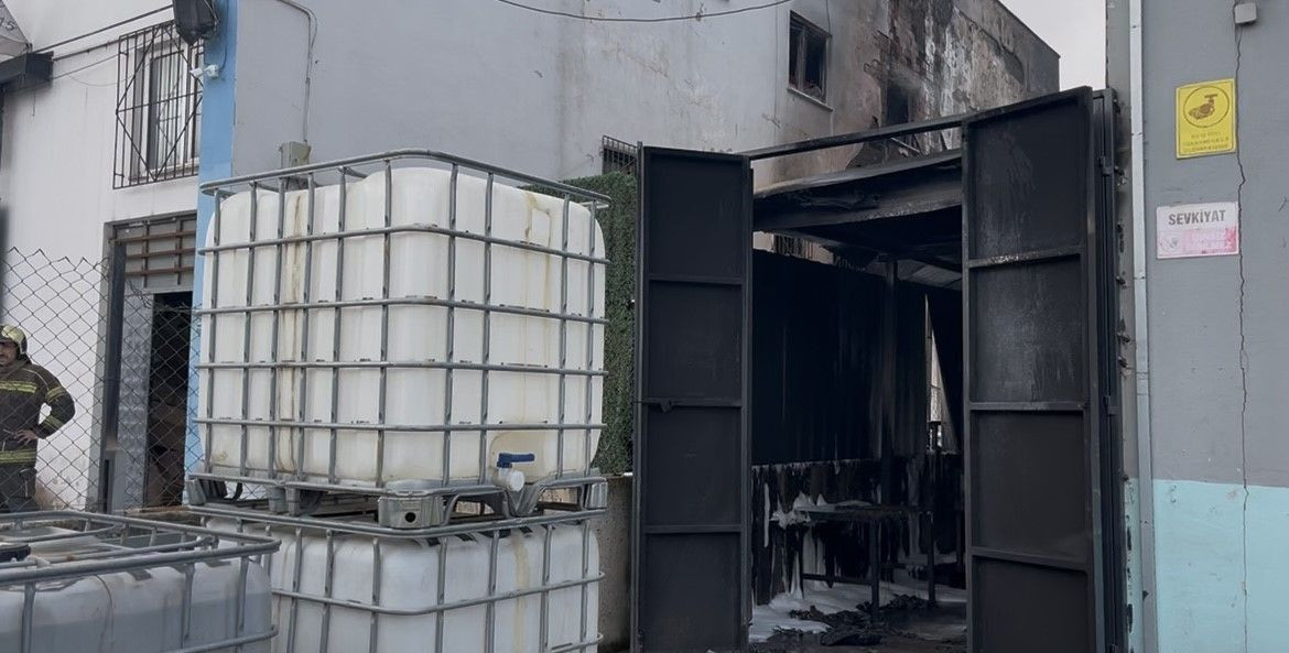 Bursa’da İki Fabrikayı Etkileyen Yangın Tamamen Söndürüldü - Sayfa 1