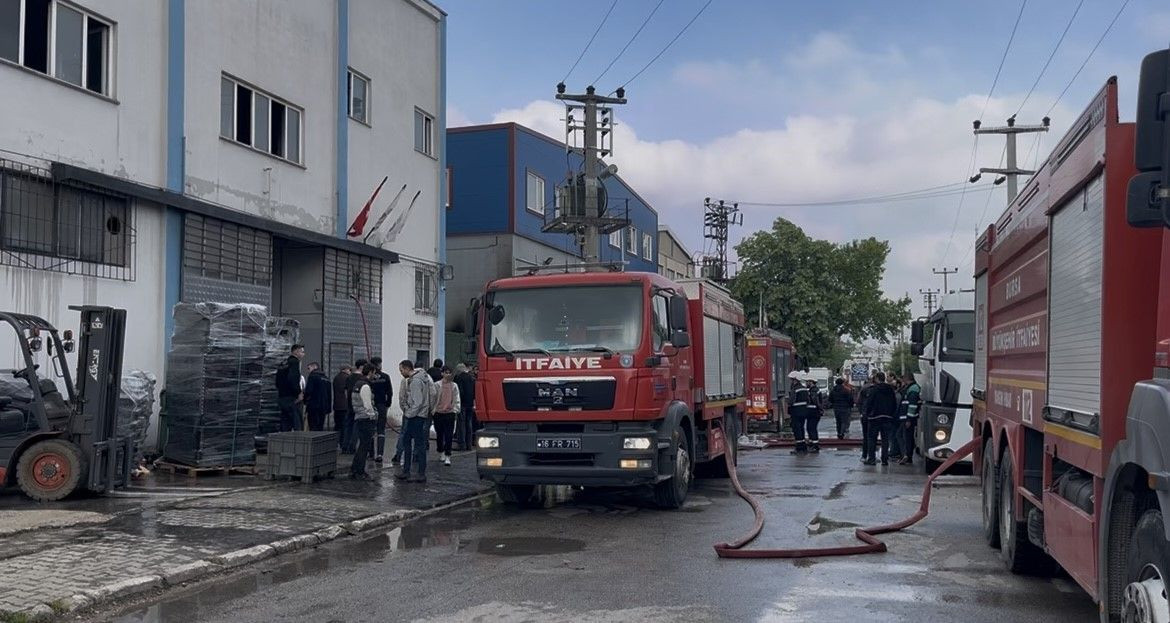 Bursa’da İki Fabrikayı Etkileyen Yangın Tamamen Söndürüldü - Sayfa 4