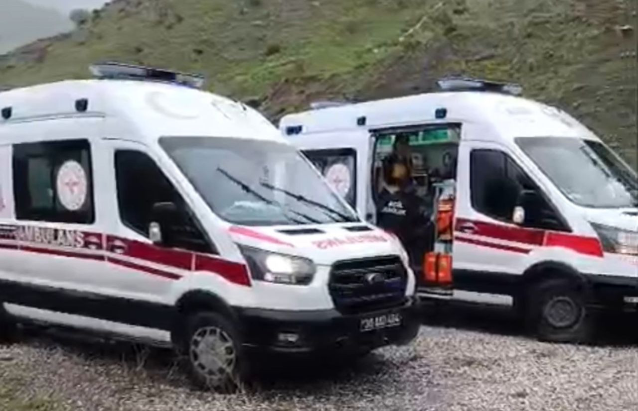 Yüksekova Doski Vadisinde Feci Kaza: 2 Ölü, 3 Yaralı - Sayfa 2