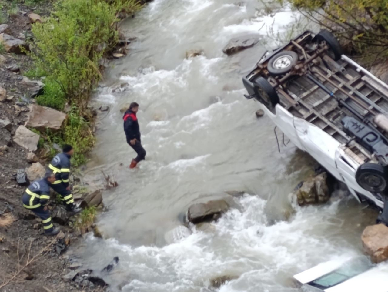 Yüksekova Doski Vadisinde Feci Kaza: 2 Ölü, 3 Yaralı - Sayfa 4