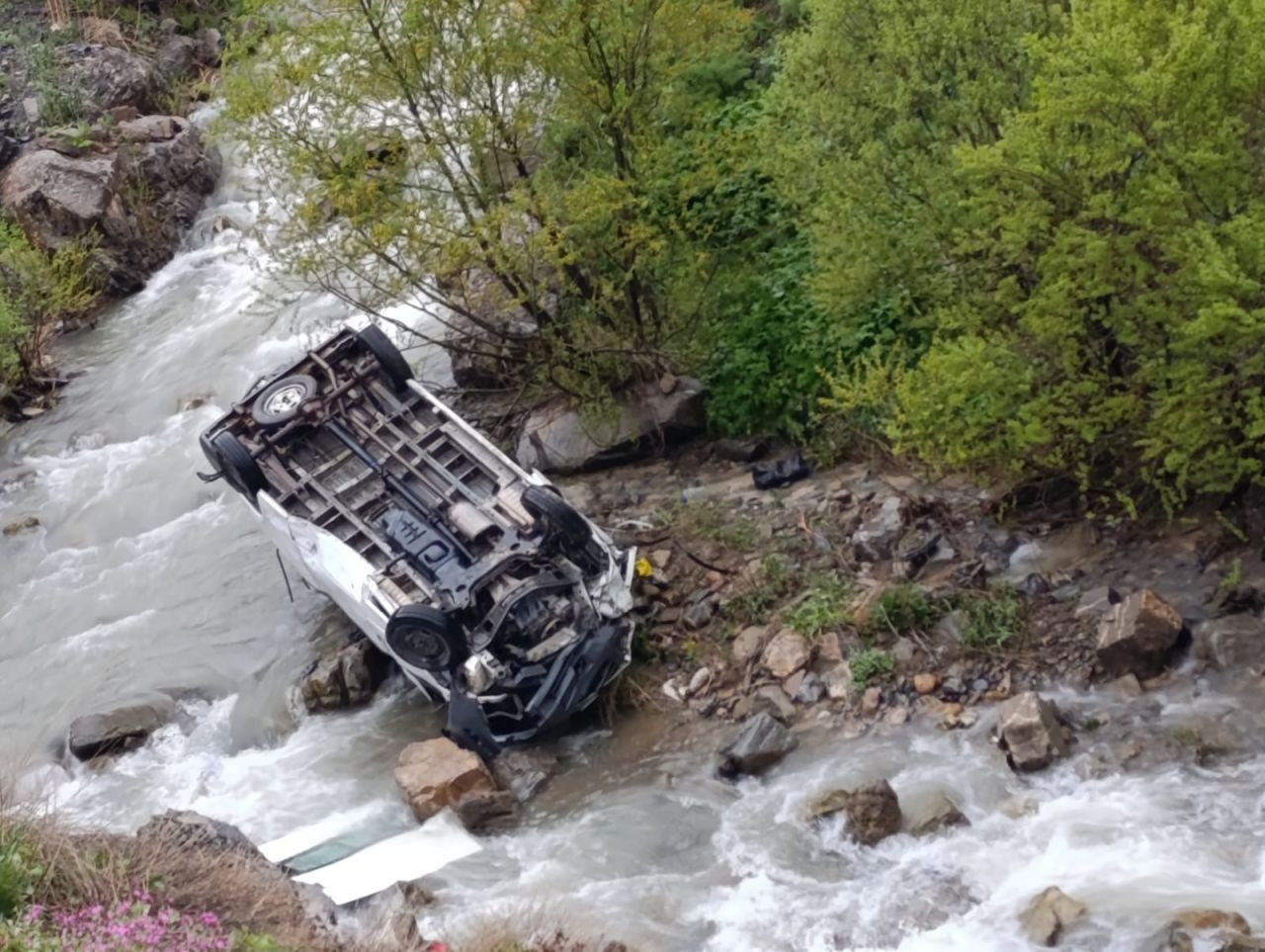 Yüksekova Doski Vadisinde Feci Kaza: 2 Ölü, 3 Yaralı - Sayfa 5