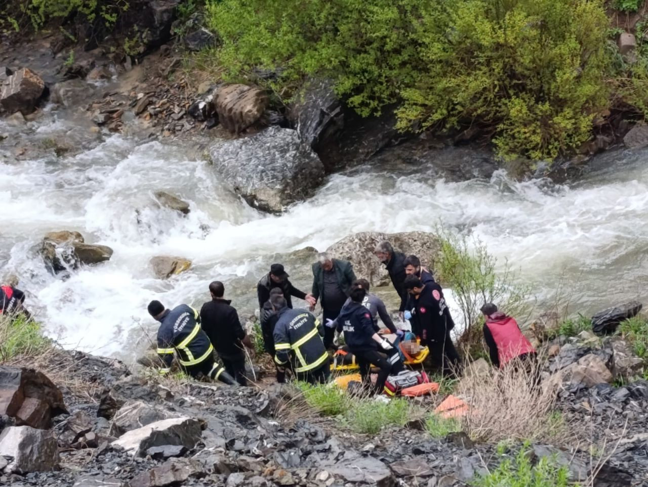 Yüksekova Doski Vadisinde Feci Kaza: 2 Ölü, 3 Yaralı - Sayfa 6