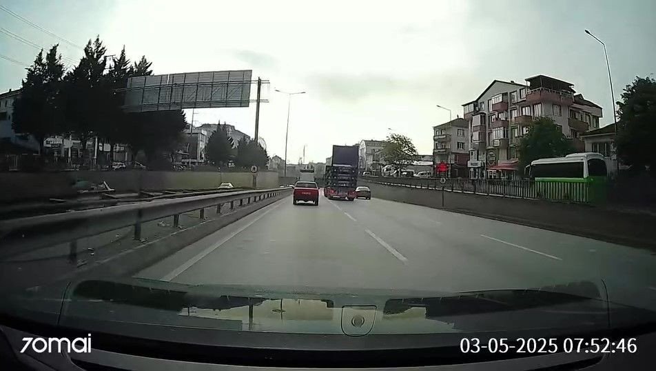 Kocaeli'de Kapağı Açık Unutulan Kamyon Tünele Çarptı - Sayfa 1