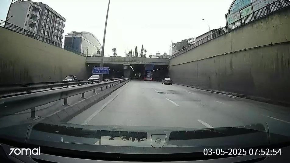 Kocaeli'de Kapağı Açık Unutulan Kamyon Tünele Çarptı - Sayfa 2