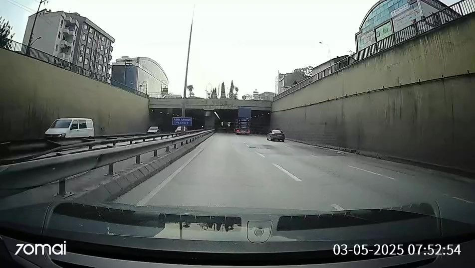 Kocaeli'de Kapağı Açık Unutulan Kamyon Tünele Çarptı - Sayfa 3