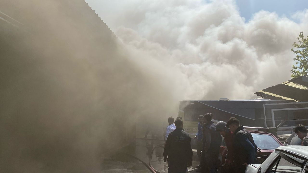 Kocaeli'de Oto Kilit Dükkanında Çıkan Yangında Göz Gözü Görmedi - Sayfa 1