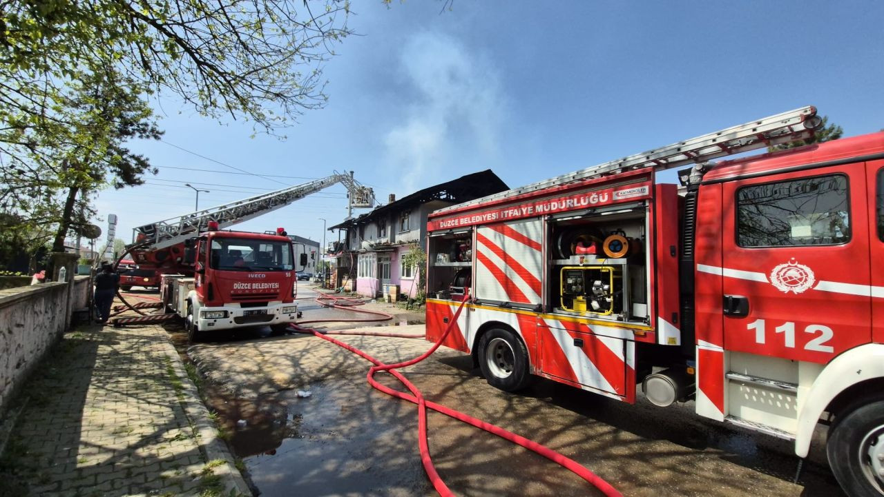 Düzce'de Alevler 2 Katlı Binayı Kül Etti - Sayfa 2