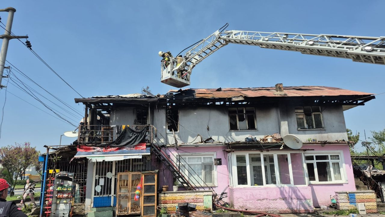 Düzce'de Alevler 2 Katlı Binayı Kül Etti - Sayfa 3