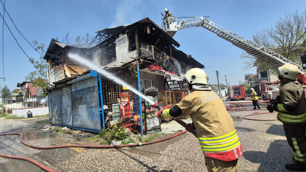 Düzce'de Alevler 2 Katlı Binayı Kül Etti - Sayfa 6