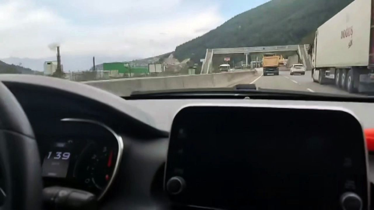 Sakarya’da Hız Terörü: Kamyon Hız Sınırını Aştı, Görüntüler Şoke Etti - Sayfa 4