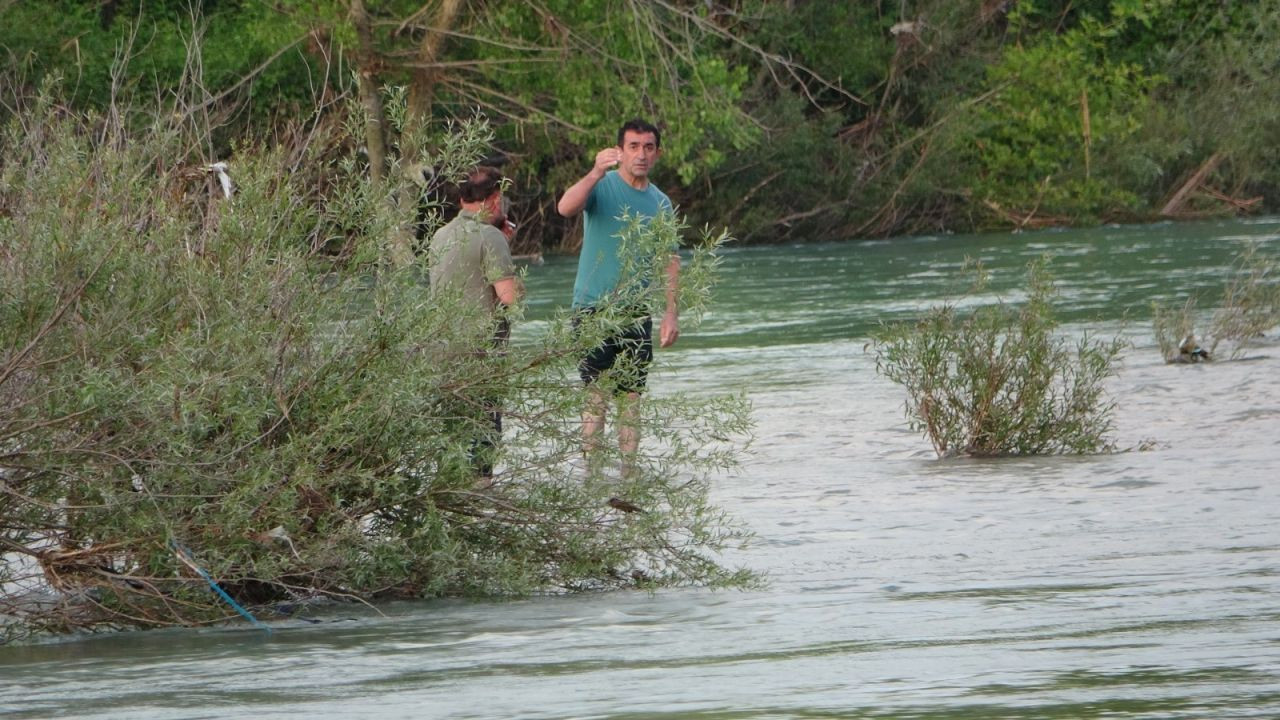 Suların Yükseldiğini Fark Etmeyince Irmaktaki Adacıkta Mahsur Kaldılar - Sayfa 1