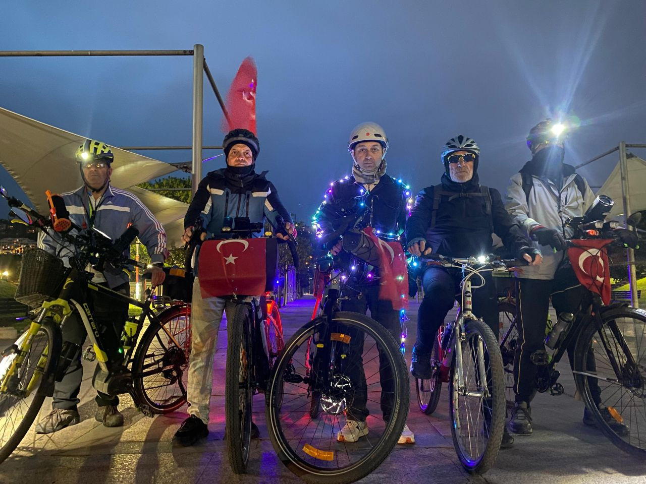 Onlar Şehrin "Yürüyen Diskoları" - Sayfa 1