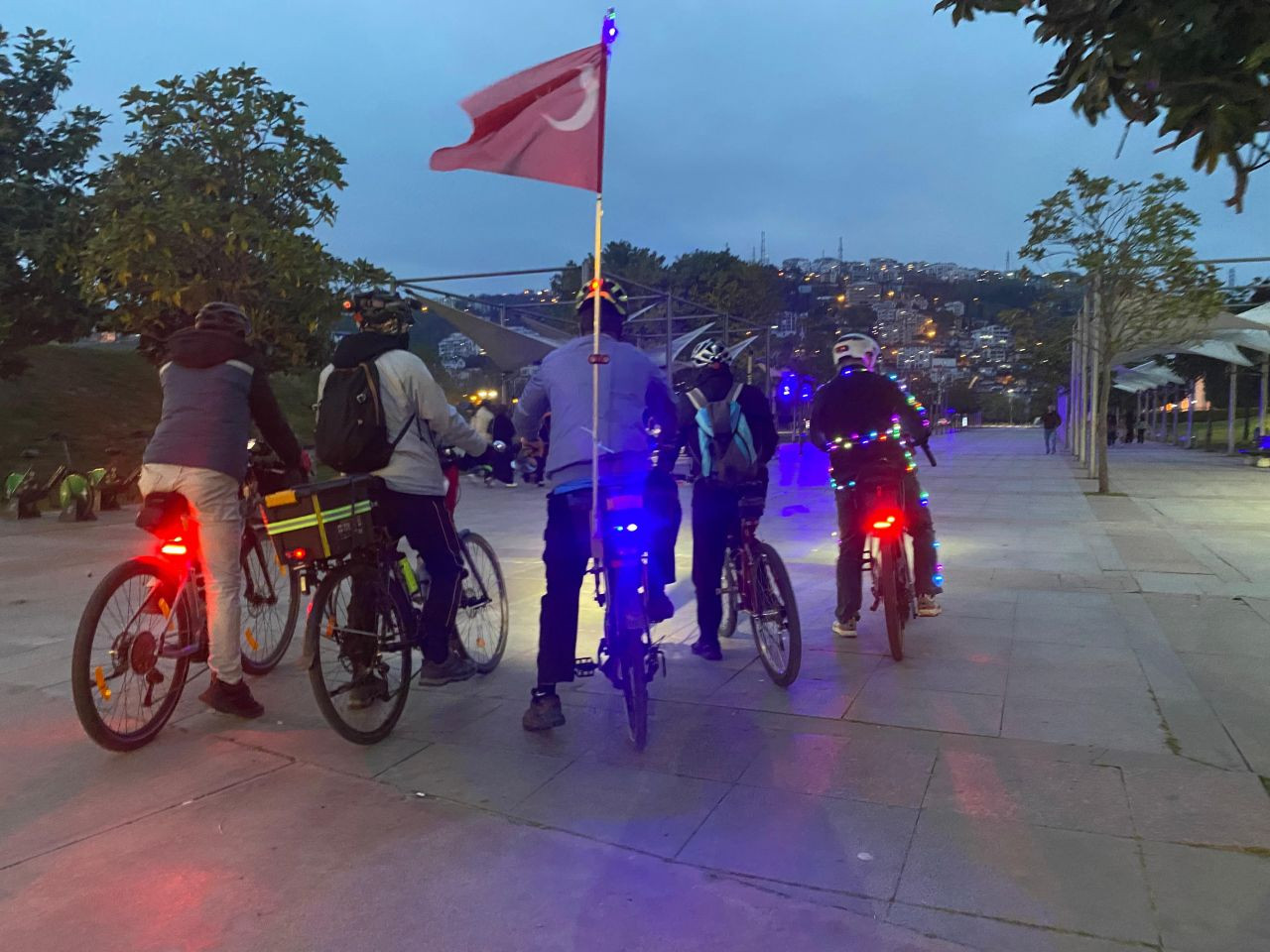 Onlar Şehrin "Yürüyen Diskoları" - Sayfa 3