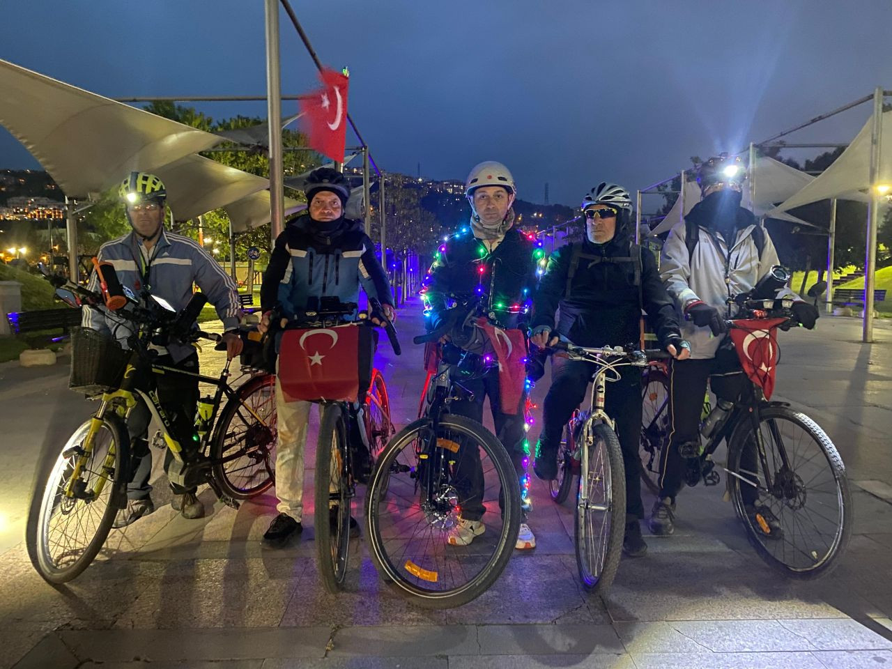 Onlar Şehrin "Yürüyen Diskoları" - Sayfa 4