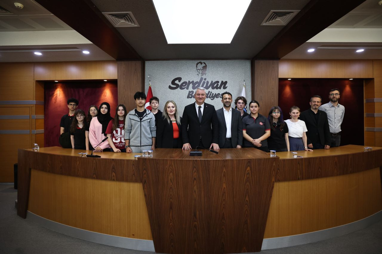 Serdivan Meclisi Gençlerle Buluştu: Katılımcı Demokrasi Dersi Gibi Toplantı! - Sayfa 3
