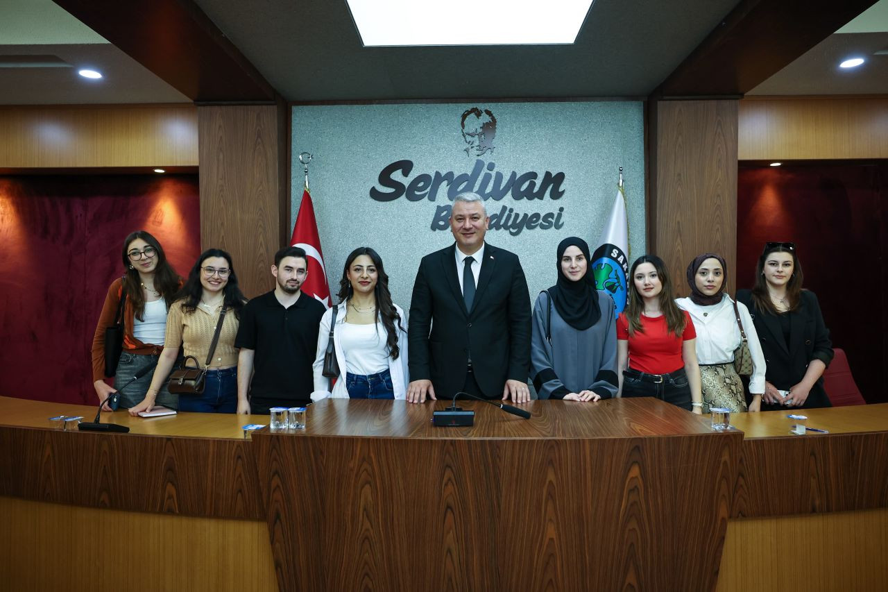 Serdivan Meclisi Gençlerle Buluştu: Katılımcı Demokrasi Dersi Gibi Toplantı! - Sayfa 2