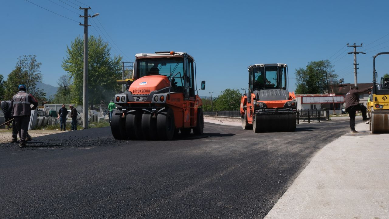 Asfalt Sezonu Akyazı’da Başladı: 5 Bin Ton Sıcak Asfaltla İlk Etap Başladı! - Sayfa 8