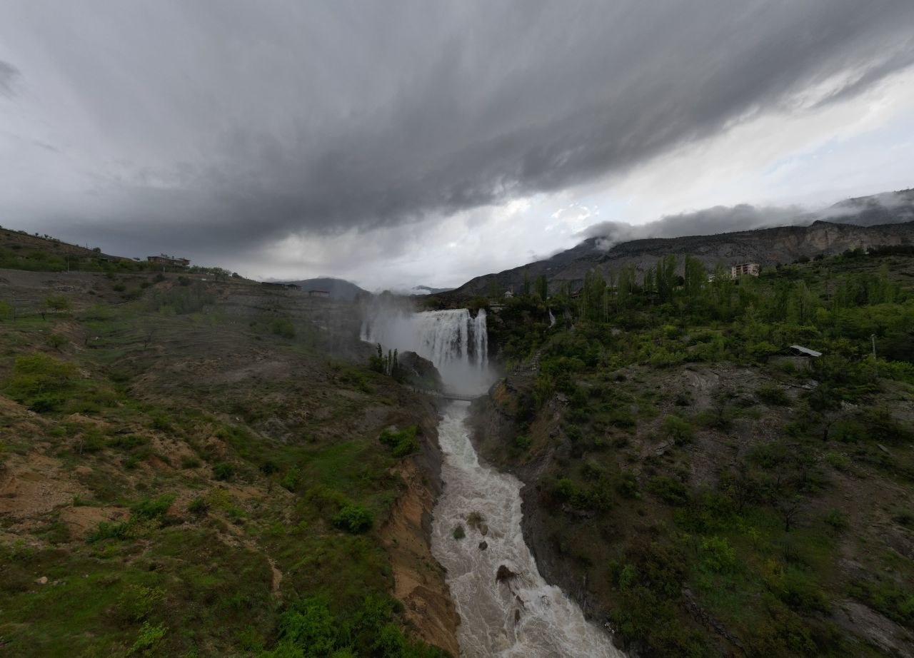 Erzurum'da Tortum Şelalesi Coştu - Sayfa 1