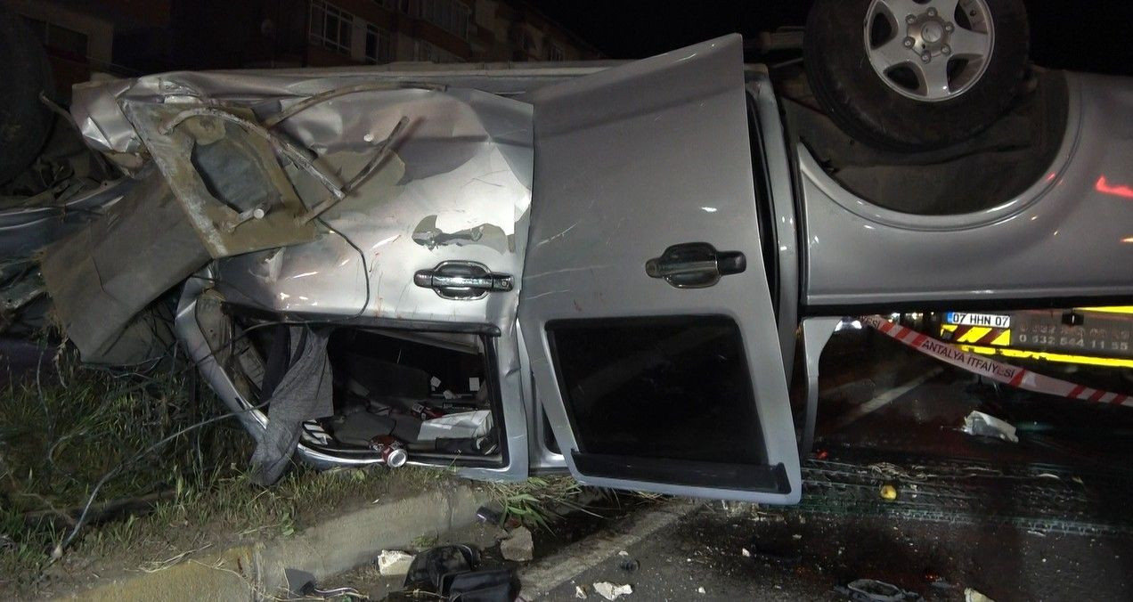 Alanya'da Takla Atan Otomobil Hurdaya Döndü: 2 Yaralı - Sayfa 2